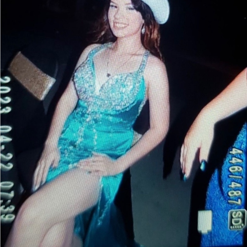 PROM DRESS!! - Picture 3 of 4